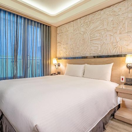 Guide Hotel Taichung Ziyou Exteriör bild