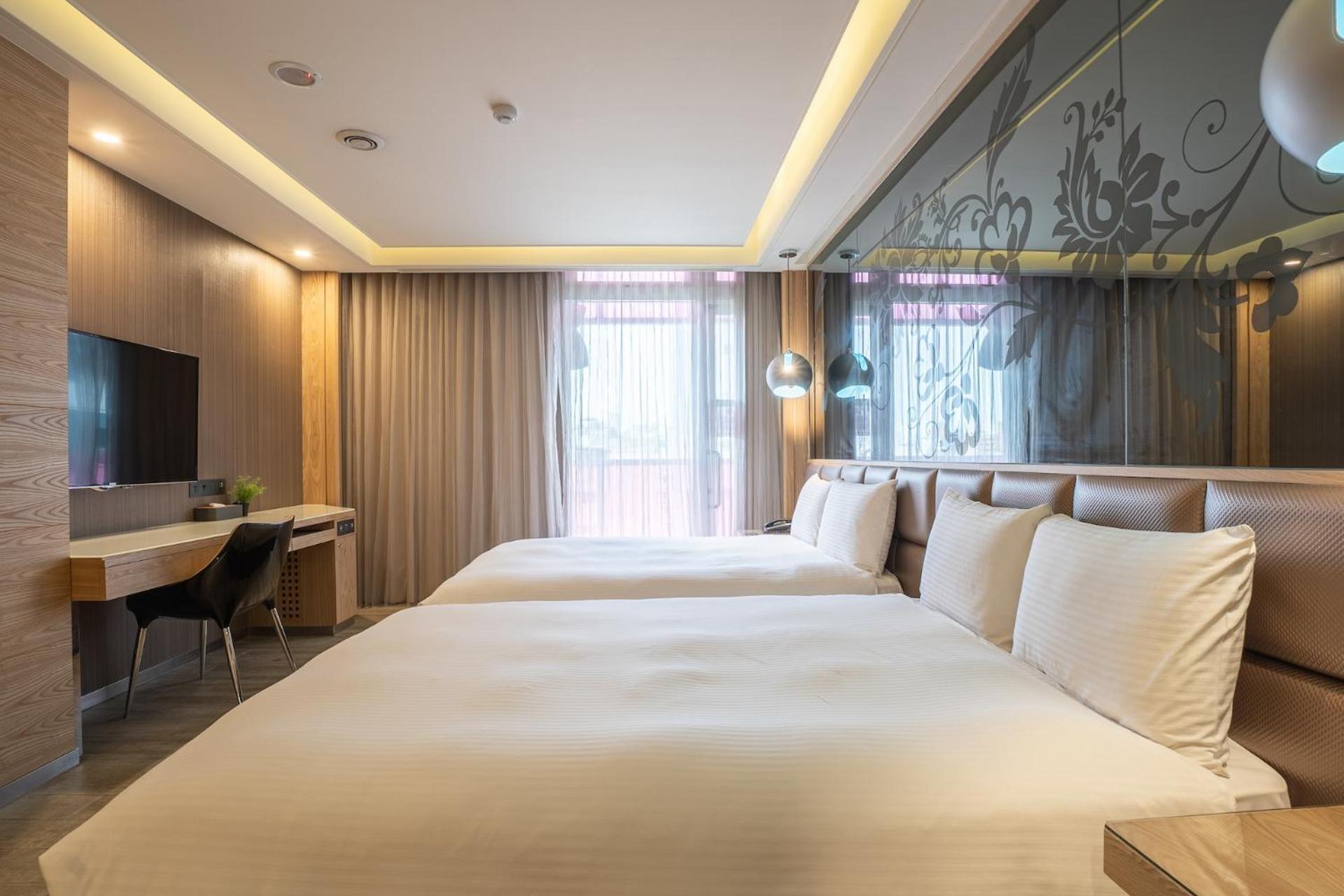 Guide Hotel Taichung Ziyou Exteriör bild