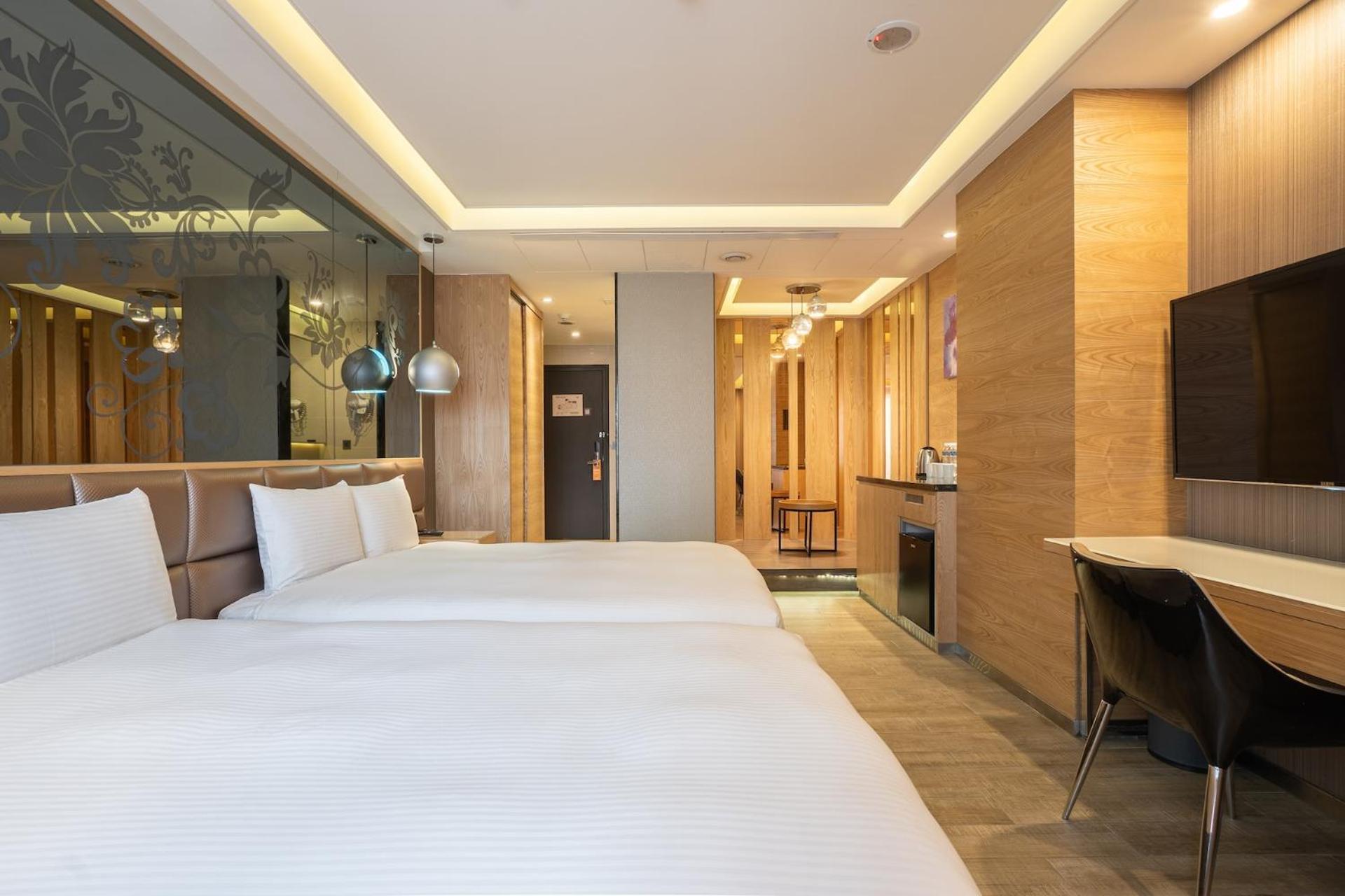 Guide Hotel Taichung Ziyou Exteriör bild