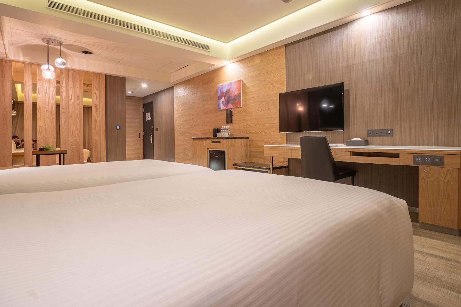 Guide Hotel Taichung Ziyou Exteriör bild