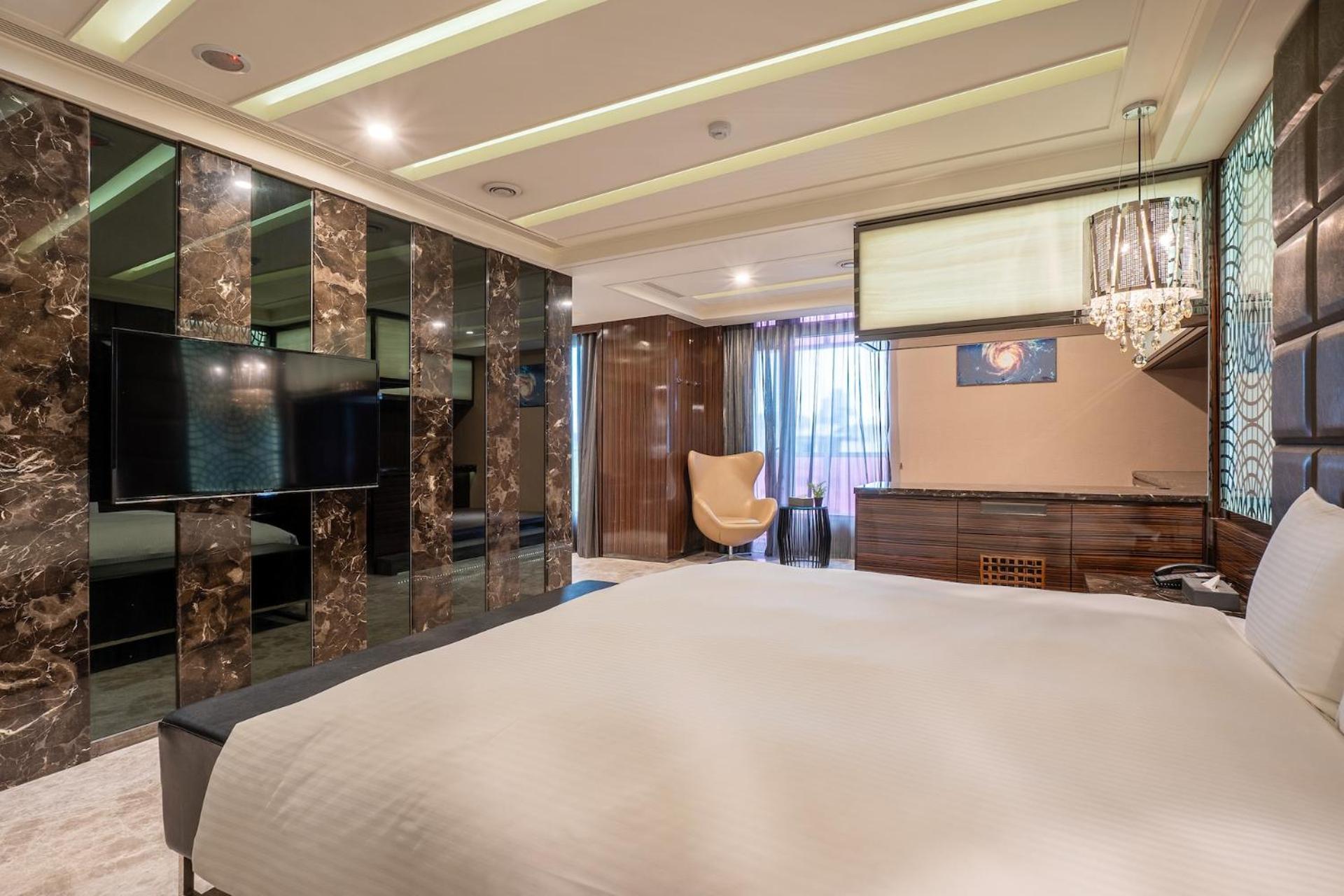 Guide Hotel Taichung Ziyou Exteriör bild