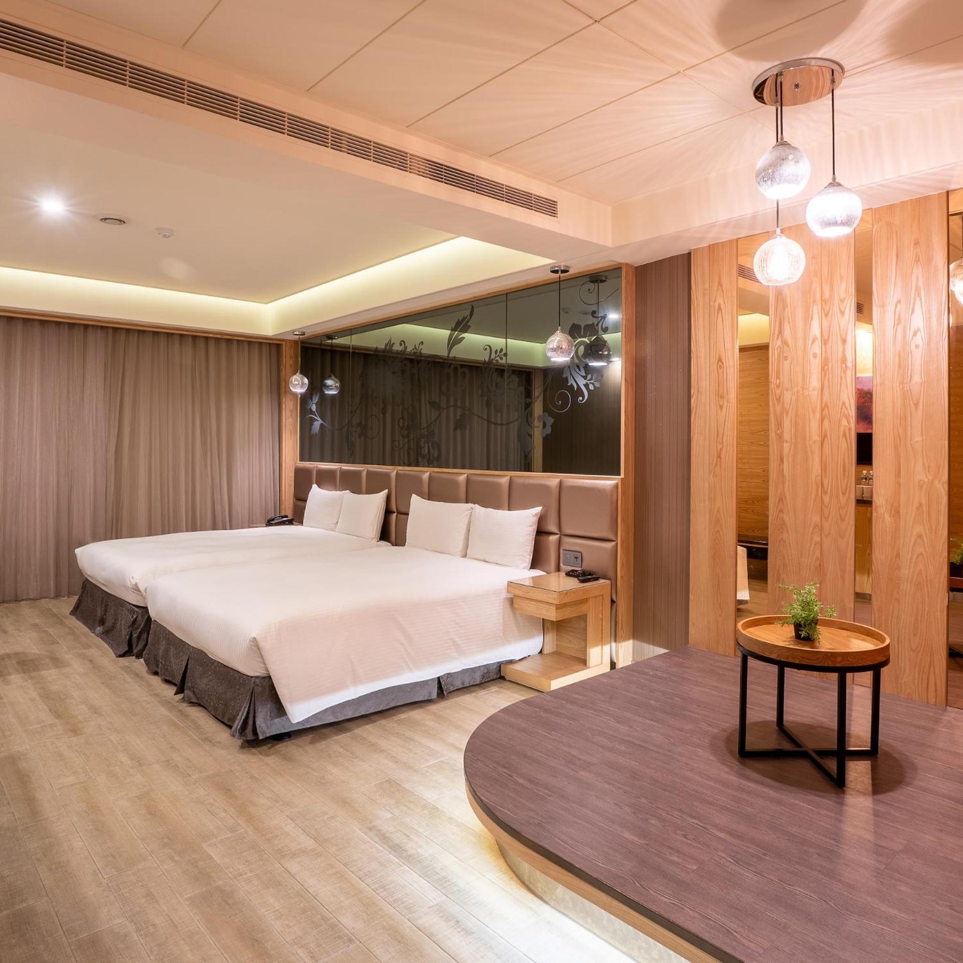 Guide Hotel Taichung Ziyou Exteriör bild